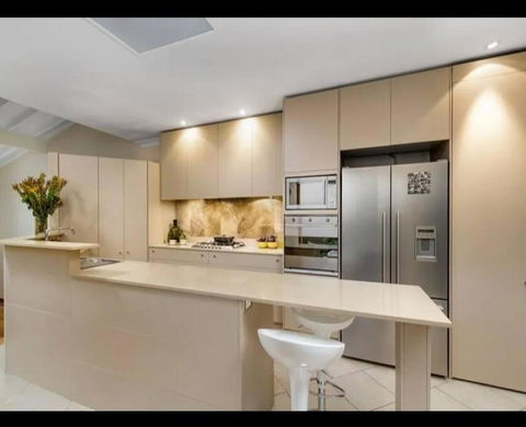 Luxury Retreat Home - 4bed House W/Parking - Mins From CBD - Tourism Gold Coast 3