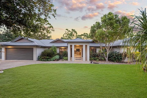 Luxury Style Living 20 Minutes From CBD - Gold Coast 0