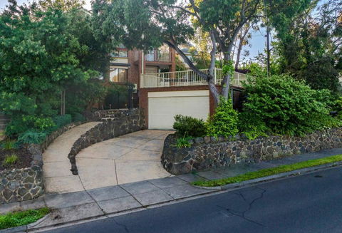 Magnificent Eltham House With Stunning View - Gold Coast 1