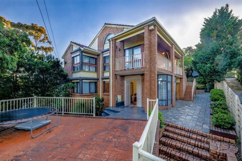 Magnificent Eltham House With Stunning View - Gold Coast 3