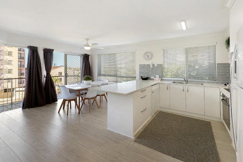 MAINSAIL8- MOOLOOLABA BEACH - Tourism Gold Coast 2