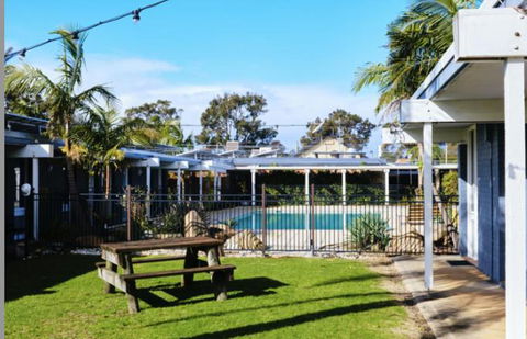 Mallacoota Hotel Motel - Tourism Gold Coast 2