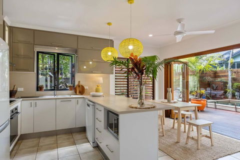 Melaleuca Villa With Private Pool - Tourism Gold Coast 3