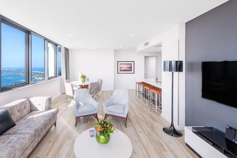 Meriton Suites Southport - Tourism Gold Coast 2