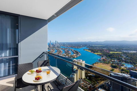 Meriton Suites Southport - Tourism Gold Coast 3