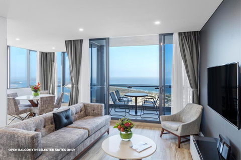 Meriton Suites Southport - Tourism Gold Coast 0
