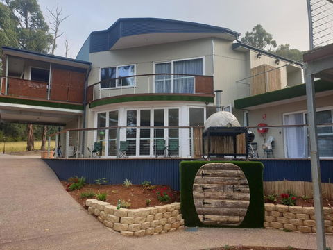 Merry Mary - Tourism Gold Coast 0