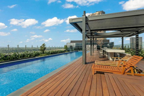 Metropolitan Oasis - Tourism Gold Coast 0