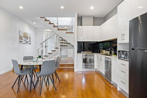 Modern 2-Bed Home In Brunswick With Courtyard - Tourism Gold Coast 3