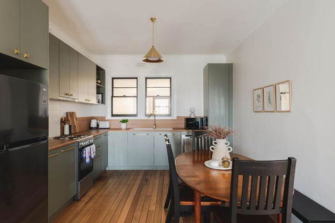 Modern 3-Bed Coastal Escape - Tourism Gold Coast 0