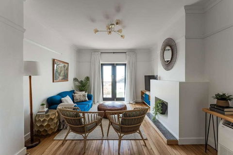 Modern 3-Bed Coastal Escape - Tourism Gold Coast 3