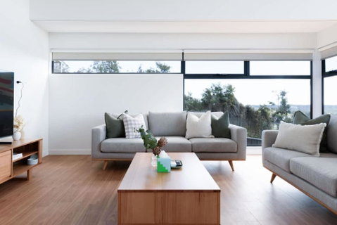 Modern Beaconsfield Retreat With Town Views - Tourism Gold Coast 0