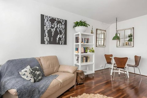 Modern City-Fringe Apartment In New Town - Tourism Gold Coast 1