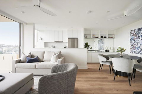 Modern Glamour I90 - Gold Coast 3