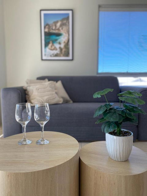 Modern Luxury 1 Bedroom Apartment - Walk To The Shops! Free Wifi - Tourism Gold Coast 0