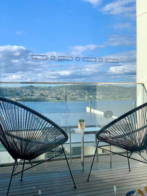Modern Villa With Water View - Tourism Gold Coast 2