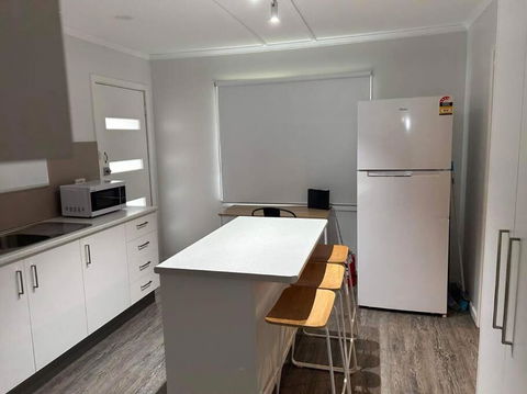 Mt Isa - Emerald Gem 3 Bedroom Home QUIET AREA - Tourism Gold Coast 2