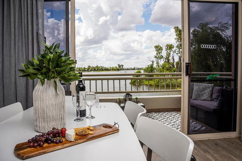 Mulwala Lakeside Apartment - Gold Coast 0
