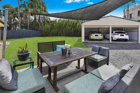 NAROO7- PRIME, CENTRE OF MOOLOOLABA LOCATION - Tourism Gold Coast 3