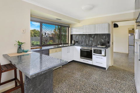 NAROO7- PRIME, CENTRE OF MOOLOOLABA LOCATION - Tourism Gold Coast 1