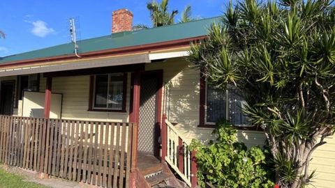 Neat & Tidy Coastal Cottage - Tourism Gold Coast 0