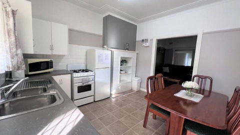 Neat & Tidy Coastal Cottage - Tourism Gold Coast 1