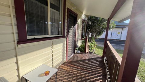 Neat & Tidy Coastal Cottage - Tourism Gold Coast 3