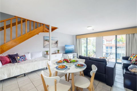 Nelson Bay Breeze Apartment, 29,1 Trafalgar Street - Air Conditioned Unit With Linen Supplied, Complex Pool And Spa - Tourism Gold Coast 1
