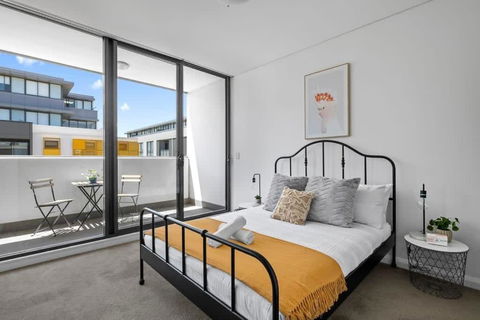 NEW 3BR Apt In Kingsgrove Sleeps 7 - Tourism Gold Coast 0