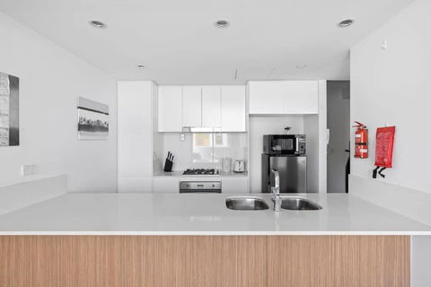 NEW 3BR Apt In Kingsgrove Sleeps 7 - Tourism Gold Coast 2
