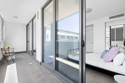 NEW 3BR Apt In Kingsgrove Sleeps 7 - Tourism Gold Coast 1