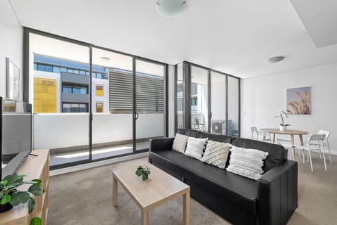 NEW 3BR Apt In Kingsgrove Sleeps 7 - Tourism Gold Coast 3
