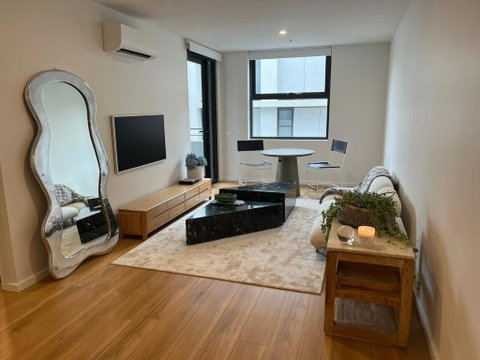NEW BOUTIQUE 1bd Apt - Tourism Gold Coast 0