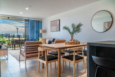 New! Coastal Elegance At Palm Beach - Tourism Gold Coast 1