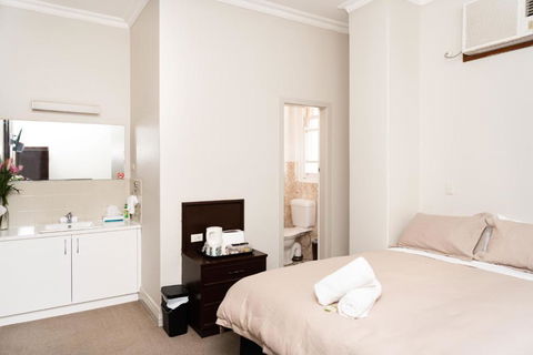 New Crown Hotel Motel - Tourism Gold Coast 3