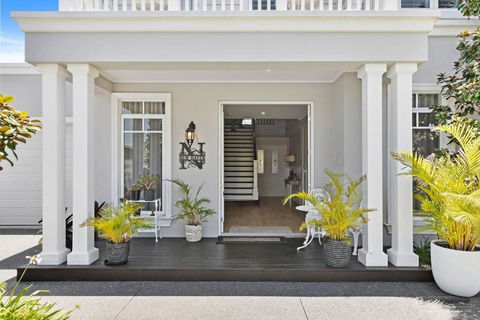 NEW HAVEN - Garden View Balcony - Tourism Gold Coast 3