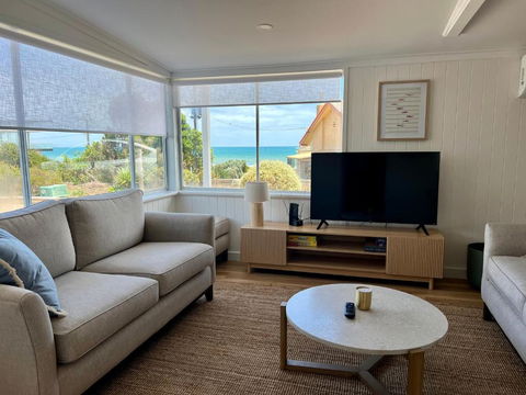 NEW Magpie Sands - 3 Bedroom Home - Downstairs Only, 1 Min Walk To Aldinga Beach - Tourism Gold Coast 2