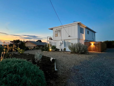NEW Magpie Sands - 3 Bedroom Home - Downstairs Only, 1 Min Walk To Aldinga Beach - Tourism Gold Coast 1