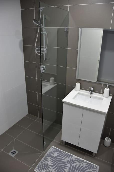 New Spacious 1 Bedroom Apartment Rosebery - Tourism Gold Coast 3