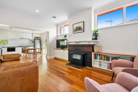 New Town Bungalow - A Leafy Family Haven - Tourism Gold Coast 0
