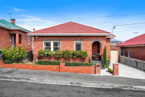 New Town Bungalow - A Leafy Family Haven - Tourism Gold Coast 1