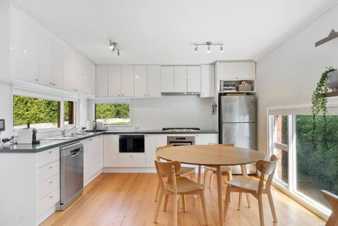 New Town Bungalow - A Leafy Family Haven - Tourism Gold Coast 2