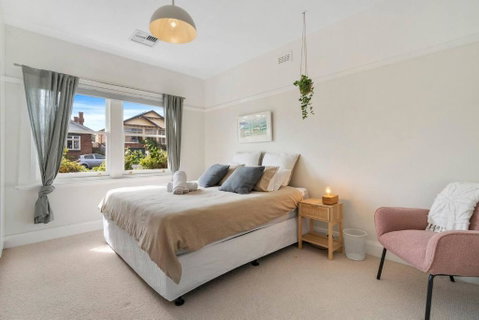 New Town Bungalow - A Leafy Family Haven - Tourism Gold Coast 3