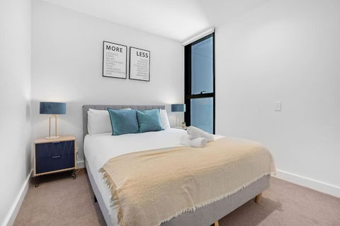 NEW Waterfront Living With Sublime Views 2B1B - Tourism Gold Coast 3