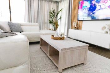 Newly Renovated Home Near Shops, M1, National Forest & Koalas! with Tourism Gold Coast