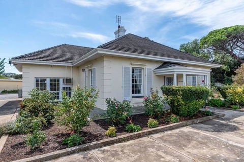 Normanville, Large Historic Three Bedroom Home - Gold Coast 0