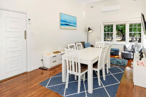 Normanville, Large Historic Three Bedroom Home - Gold Coast 3