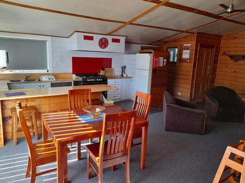 Old School Rocky Cape Guesthouse - Tourism Gold Coast 3