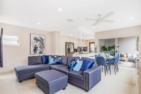 Park Avenue Luxe Townhouse Brand New Sleeps 9 - Tourism Gold Coast 1
