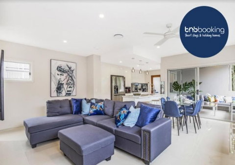 Park Avenue Luxe Townhouse Brand New Sleeps 9 - Tourism Gold Coast 0